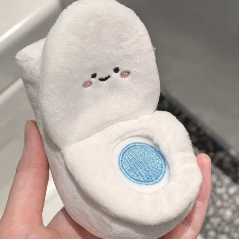 ちいかわ ホワイトトイレ置物 吊り下げ脚ハグうさぎ ハチワレ ちいかわ 風変わりなクリエイティブぬいぐるみキーホルダー