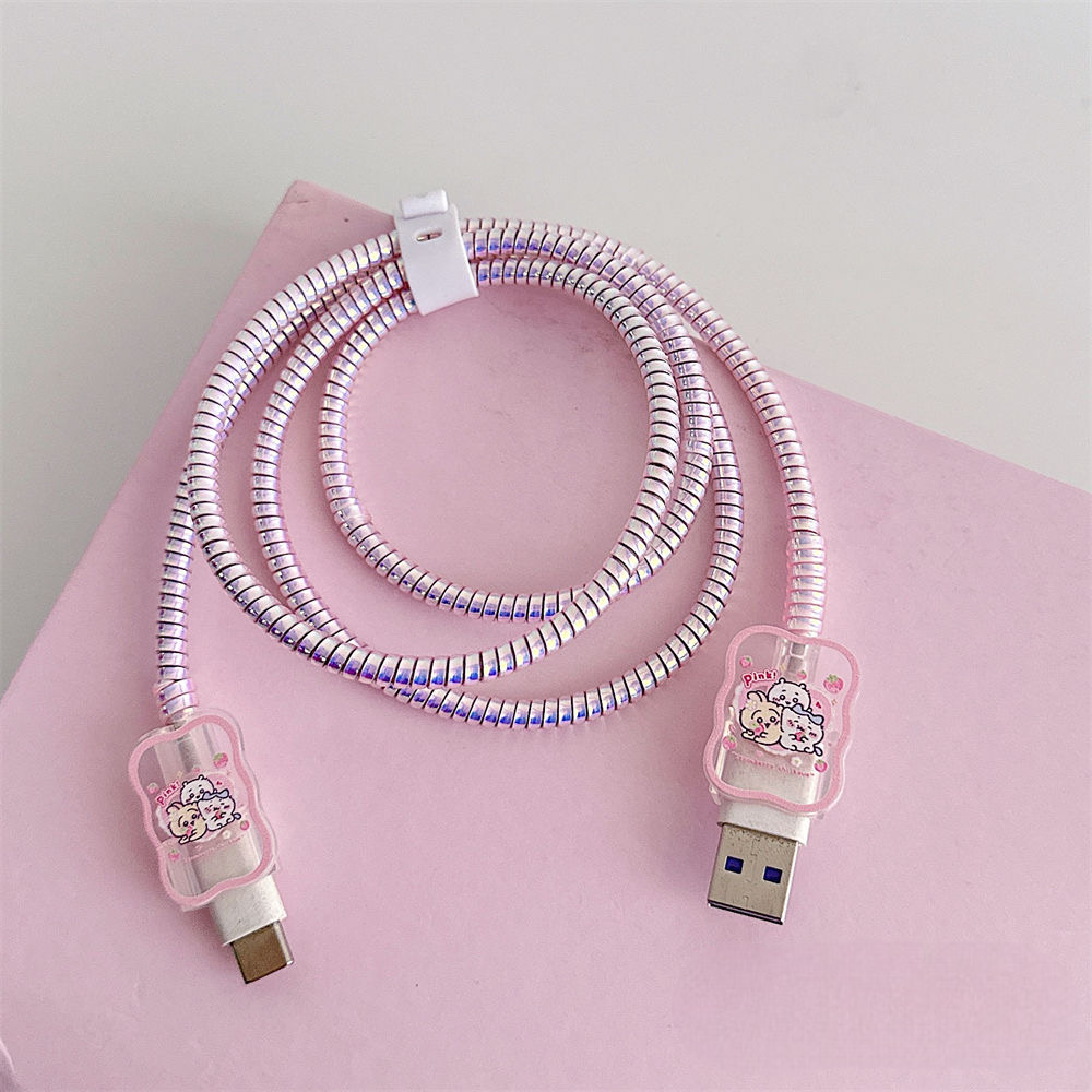 Bonita funda de cargador suave con diseño de fresa Chiikawa, compatible con cargadores de iPhone de 20 W.