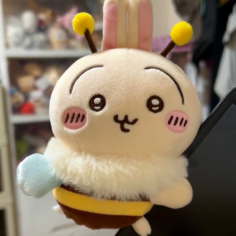 MINISO Official | Chiikawa Sakura Season Plush Clips | Hachiware & Usagi Bee Design