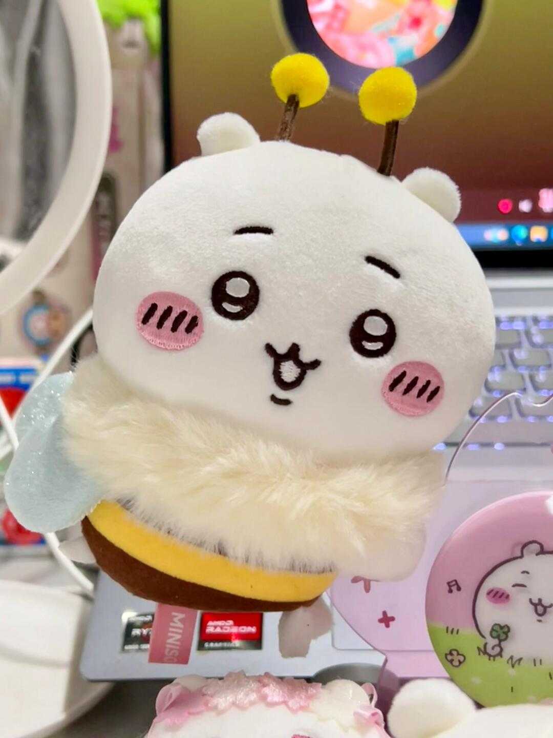 MINISO Official | Chiikawa Sakura Season Plush Clips | Hachiware & Usagi Bee Design