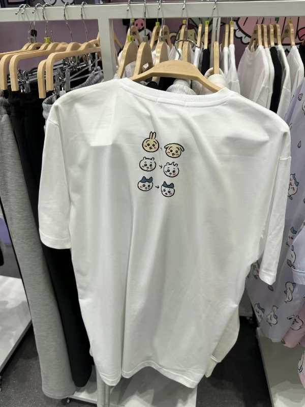 かわいいちいかわうさぎとハチワレモモンガのプリントTシャツ - ユニセックス半袖Tシャツ
