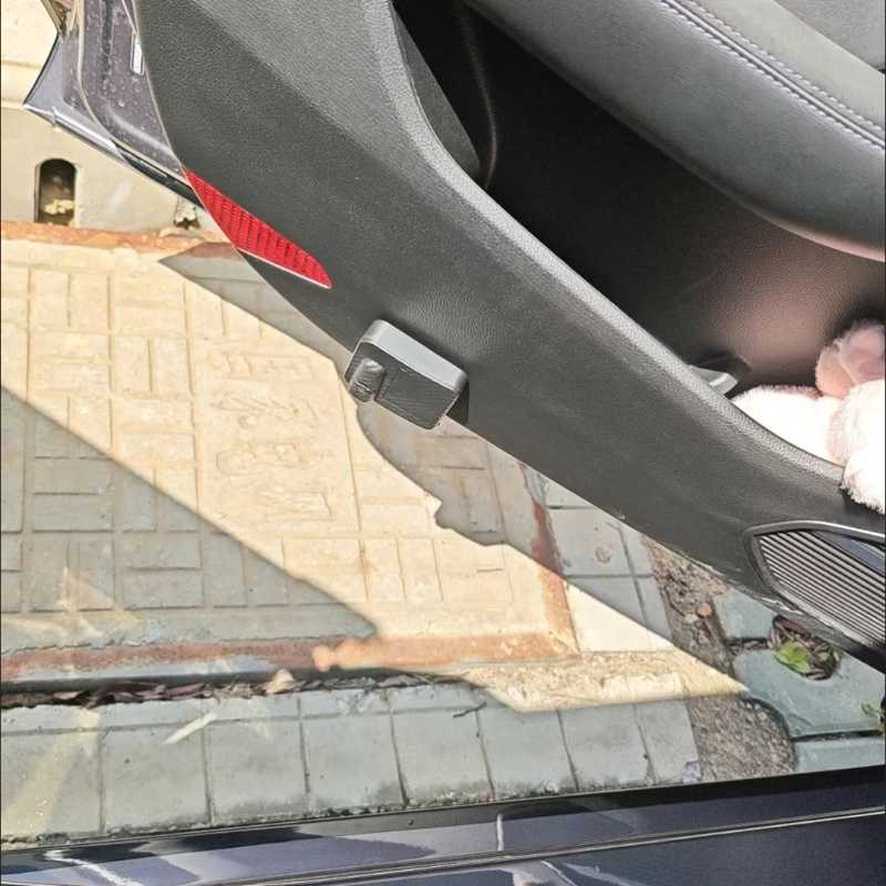 Cute Chiikawa & Usagi Wireless Car Door Projector Light (Upgraded) – LED Welcome Logo Shadow Puddle Lamp