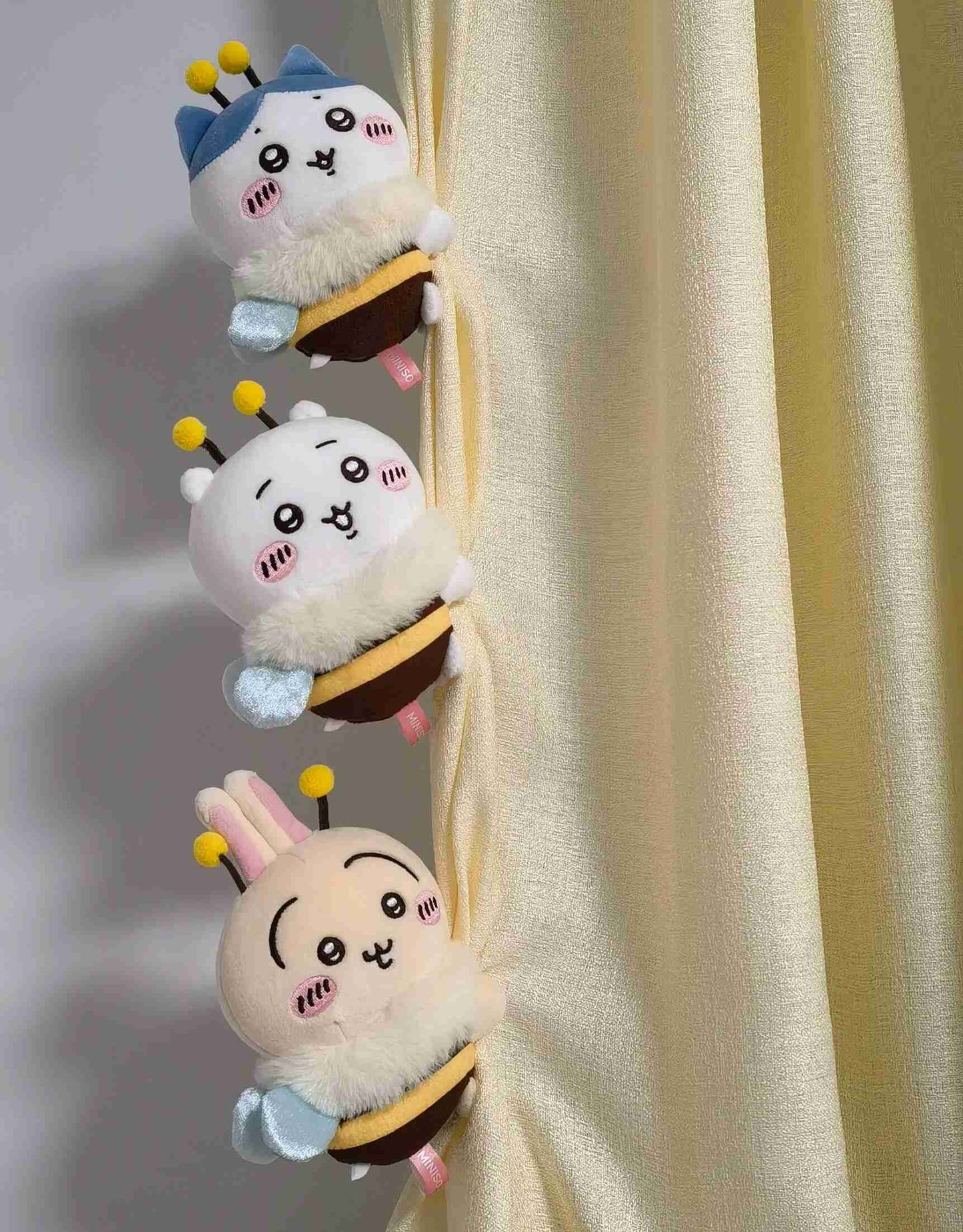 MINISO Official | Chiikawa Sakura Season Plush Clips | Hachiware & Usagi Bee Design